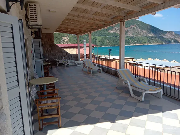 Mini Hotel on Jaz 50 meters from the sea