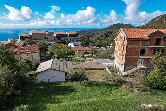 Urbanized Plot with Sea View and Own Water Source – Lapčići, 1,000 m²