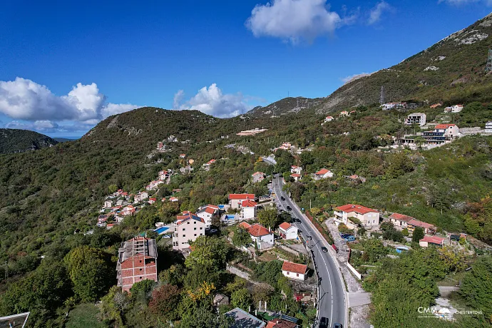 Urbanized Plot with Sea View and Own Water Source – Lapčići, 1,000 m²