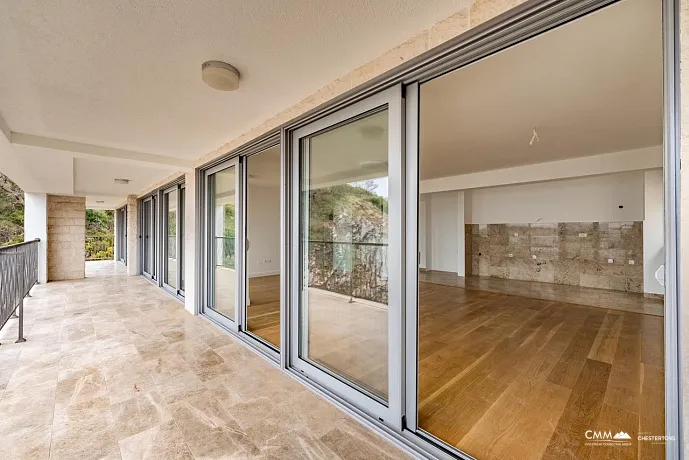 Apartment with 3 bedrooms and a stunning sea view from every window.