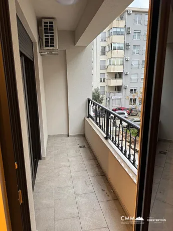 Apartment 42 m² with a parking space in the center of Budva in a new building