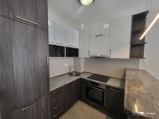 Apartment with spacious terrace in the center of Budva