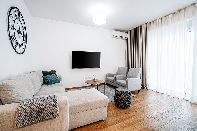 Spacious and bright apartment in Rafailovici