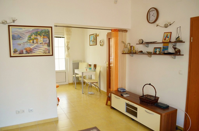 A comfortable townhouse with mountine view in Bar