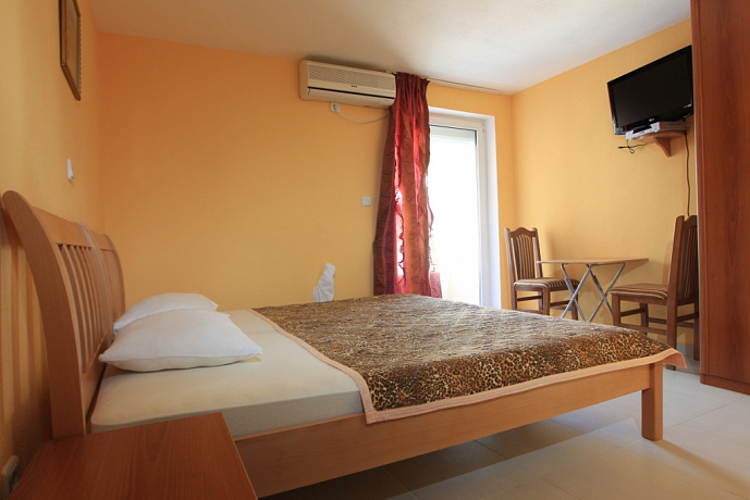 Sixteen Bedroom Hotel Near The Sea Budva