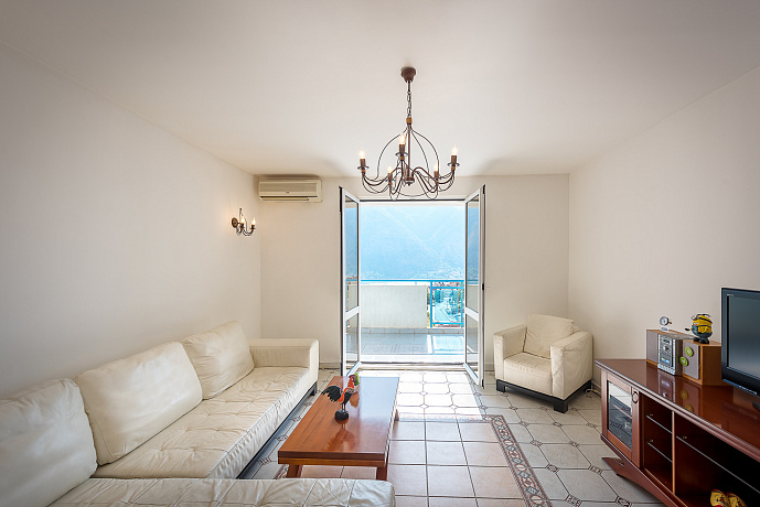 Apartment in Kotor overlooking the Bay of Kotor