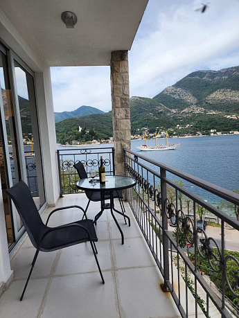 Sea view apartment of 87m2 with two bedrooms in Lepetani, Tivat