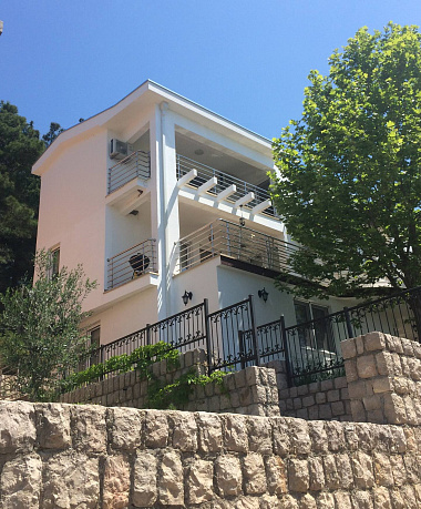 Apartments in Villa with sea view in Shushan