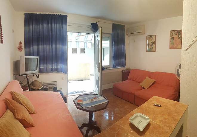 One-bedroom apartment in Petrovac