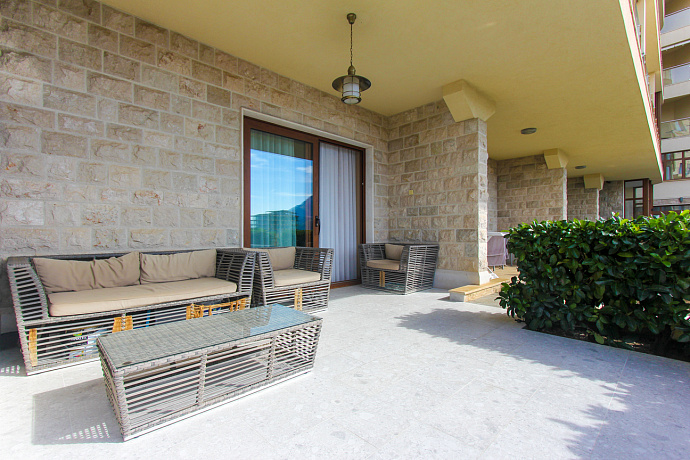 Apartment for sale in Becici in a complex with a pool
