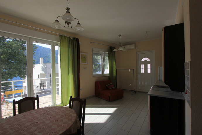 Apartment for sale in Lepetane with sea view
