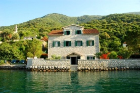 Villa in the bay on the first line