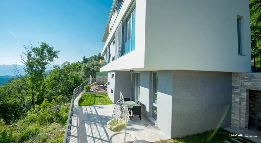 Two villas for sale in the Kavac region 