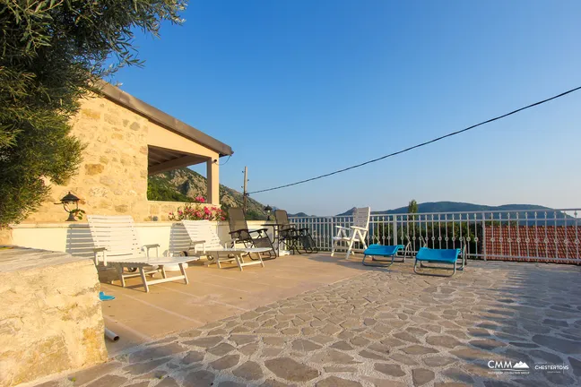 Apartment house with a swimming pool and a phenomenal view