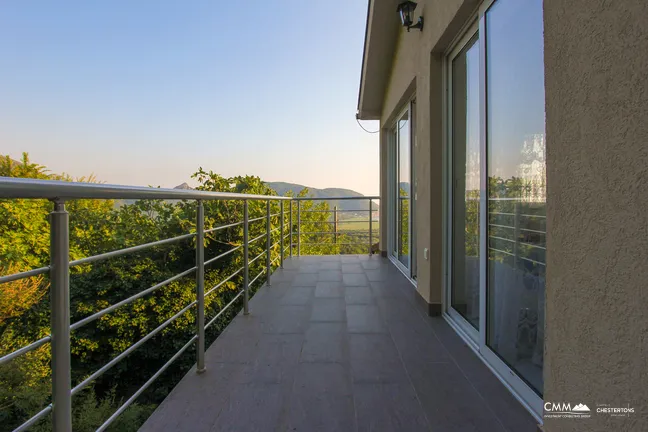 Apartment house with a swimming pool and a phenomenal view