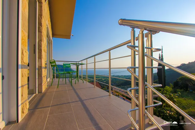 Apartment house with a swimming pool and a phenomenal view