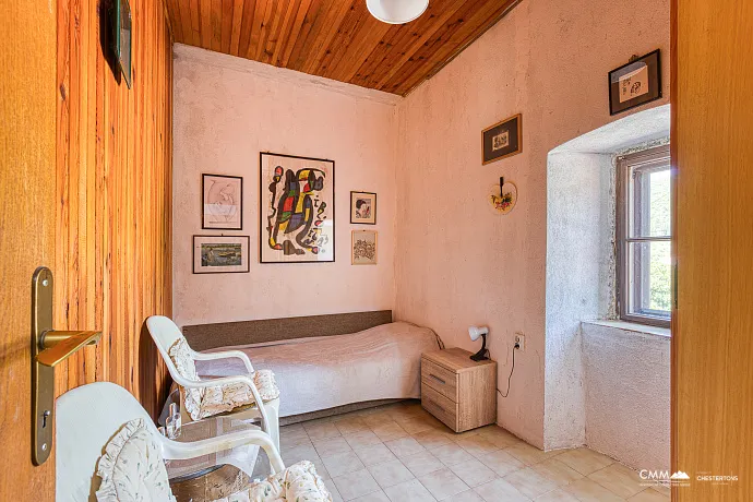 Stone House 105 m² with 2100 m² Land Plot in Glavatičići