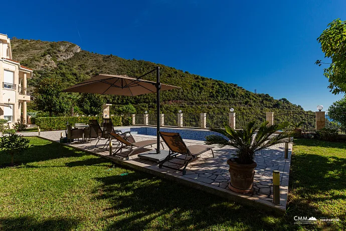 Elegance and serenity in a luxurious villa with natural views.