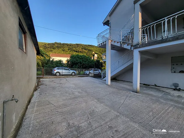 House with 10 apartments in Herceg Novi, Zelenika