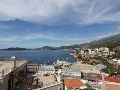 Three bedroom apartment with panoramic seaview