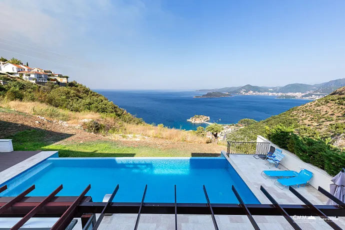 Three-bedroom apartment in a complex with a pool, Blizikuće