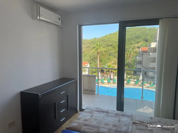 Apartment with two bedrooms in a complex with a swimming pool