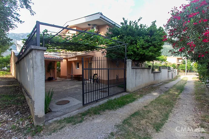 Two-storey house 201m2 in Sutomore