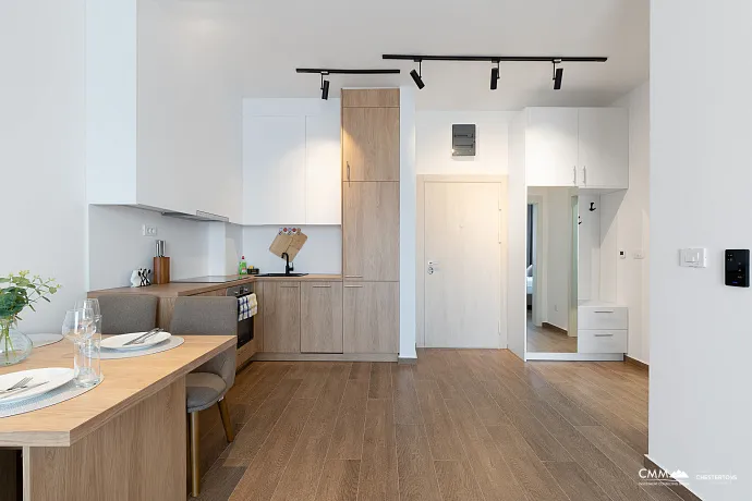 Sunny one-bedroom apartment of 42 m² in Budva, close to the sea.