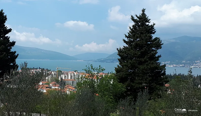 For Sale – Exclusive Plot in Tivat, 11,400 m², with a Stunning View of the Bay