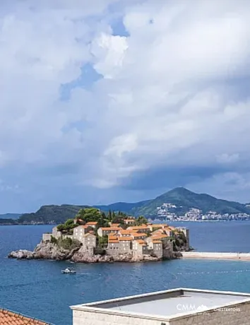 Spacious duplex apartment with sea view in Sveti Stefan