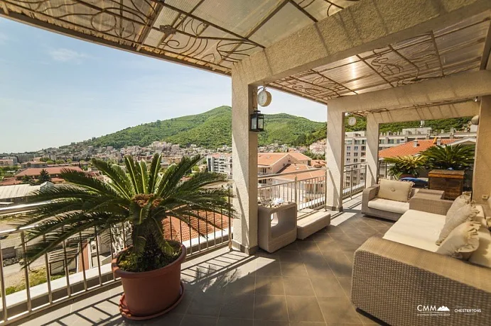 Penthouse in the heart of Budva with stunning city views