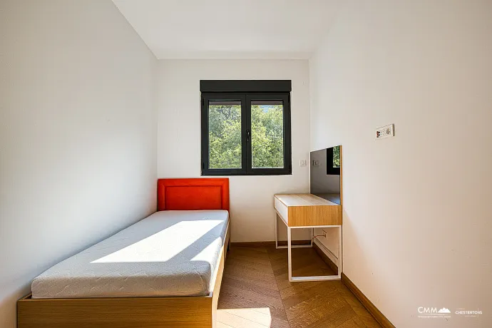 Three-bedroom apartment in a complex with a pool, Blizikuće