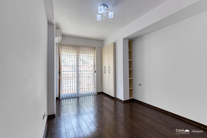 Modern Apartment with Three Bedrooms and Terrace