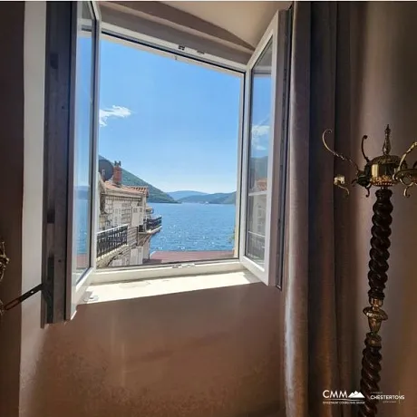 One bedroom apartment with sea view in the historical town of Perast