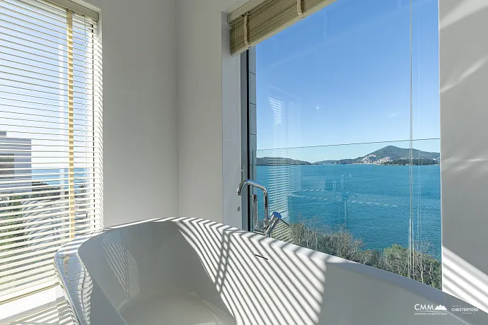 Luxurious villas in the PURE MANSIONS complex