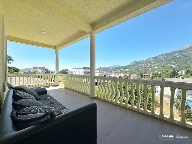 Three storey house in Dobra Voda 308m2