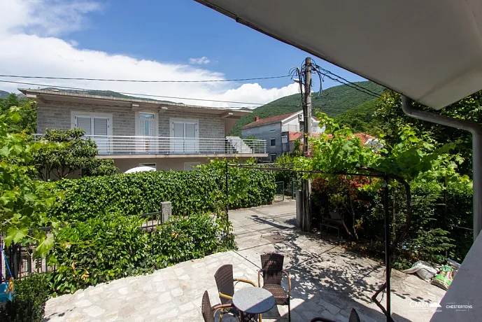 Two-storey house with 6 bedrooms in Herceg Novi, Zelenika