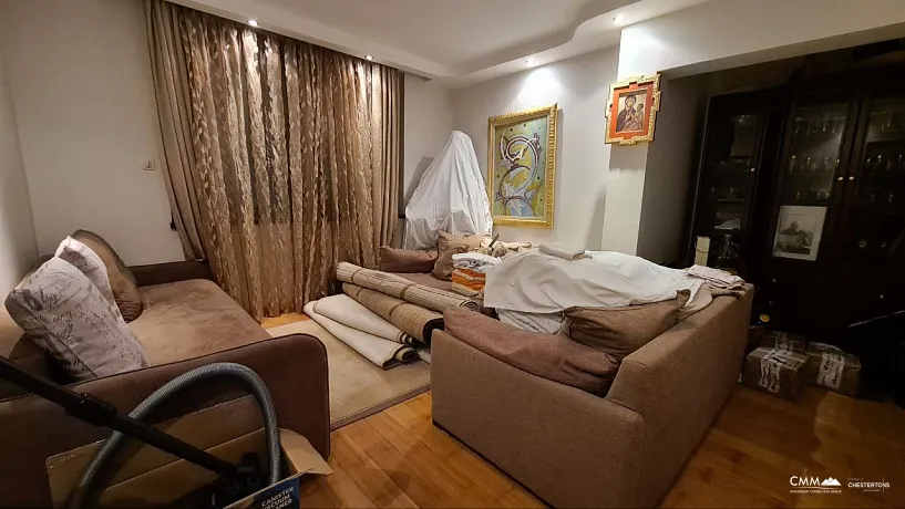 House in a quiet area of ​​Budva overlooking the sea.