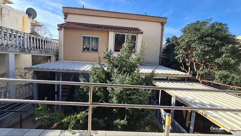 House in a quiet area of ​​Budva overlooking the sea.