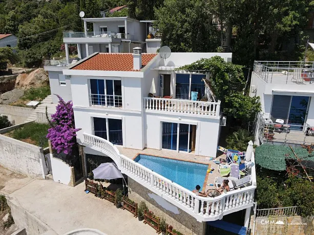 House with pool near the sea