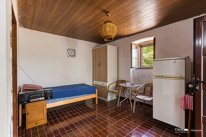 Stone House 105 m² with 2100 m² Land Plot in Glavatičići