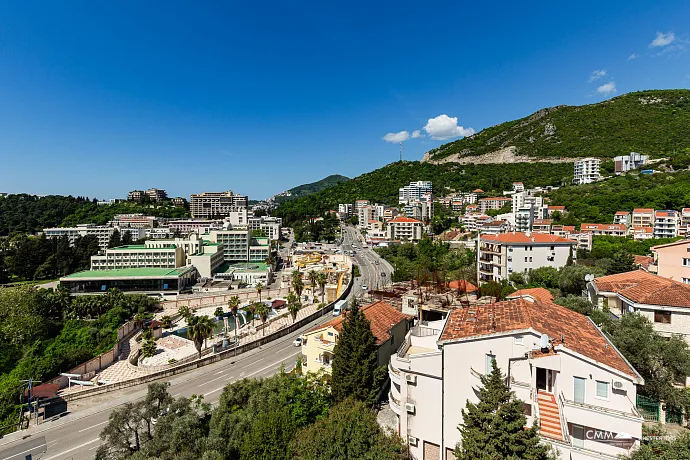 Penthouse in new building in Becici near the sea