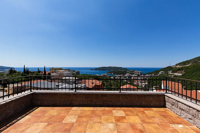 Sea view villa in Becici