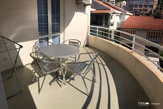 Apartment with two bedrooms in Rafailovici near the sea