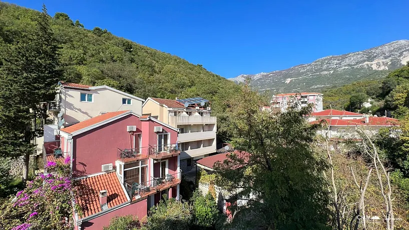 Three-bedroom apartment in Bečići