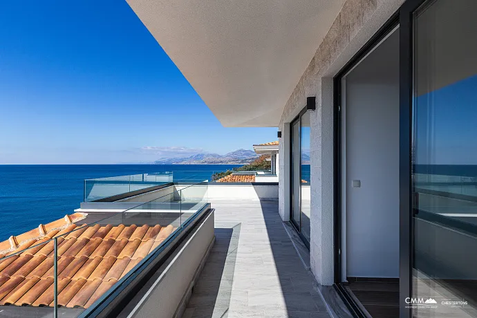 Exclusive Seafront Villa