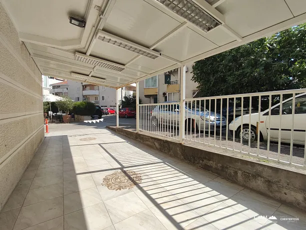 Commercial space with a terrace in Budva