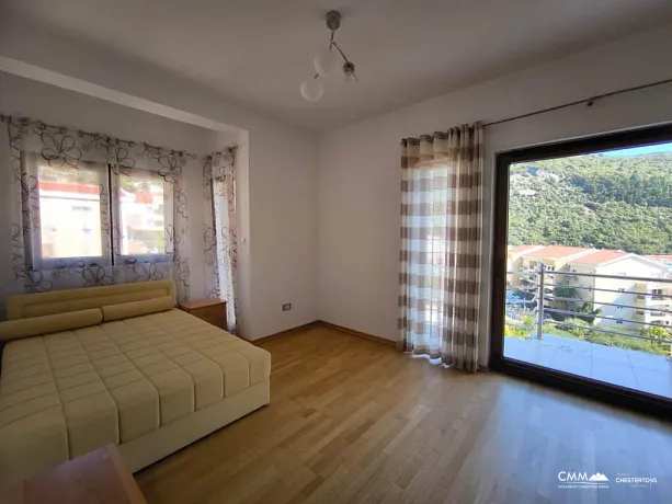 Spacious 107 sqm apartment with a terrace and sea view in the heart of Budva