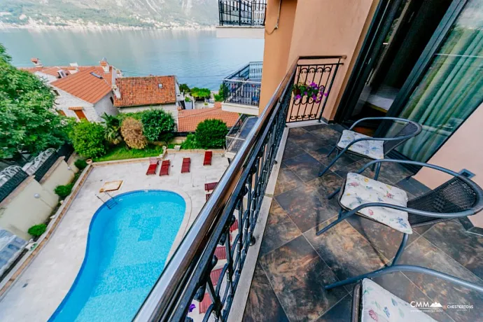 Two-bedroom apartment in complex with a swimming pool in Dobrota