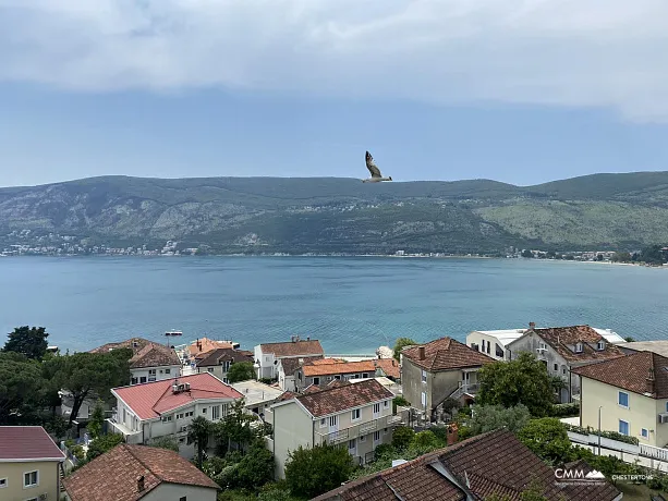 Apartment for sale in Herceg Novi with a sea view